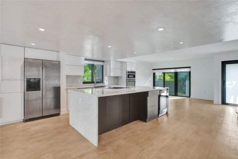 Townhouse in North Miami Beach, Florida 3 bedrooms, 147.71 sq.m. № 1381734 - photo 7