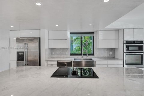 Townhouse in North Miami Beach, Florida 3 bedrooms, 147.71 sq.m. № 1381734 - photo 17