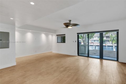 Townhouse in North Miami Beach, Florida 3 bedrooms, 147.71 sq.m. № 1381734 - photo 19