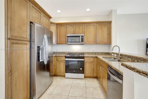 Condo in Sunrise, Florida, 2 bedrooms  № 1381690 - photo 14