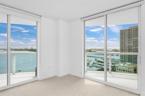 Condo in Miami, Florida, 3 bedrooms  № 1381648 - photo 19