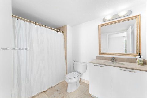 Condo in Miami, Florida, 3 bedrooms  № 1381648 - photo 22