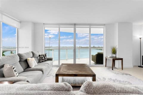 Condo in Miami, Florida, 3 bedrooms  № 1381648 - photo 4