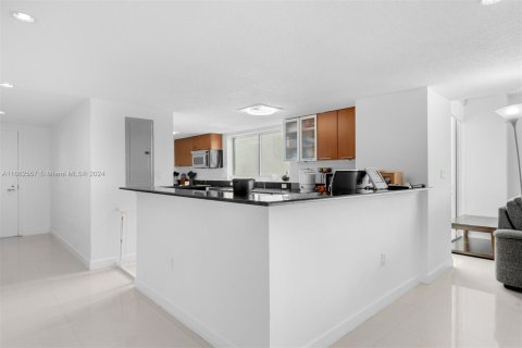 Condominio en venta en Miami, Florida, 3 dormitorios, 203.36 m2 № 1381648 - foto 11