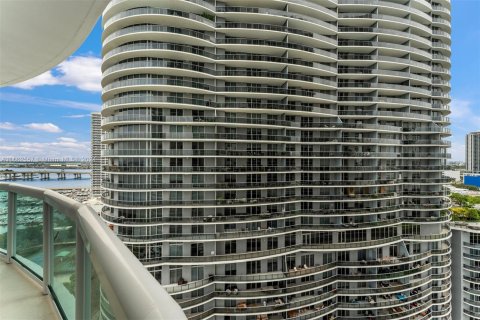 Condominio en venta en Miami, Florida, 3 dormitorios, 203.36 m2 № 1381648 - foto 28