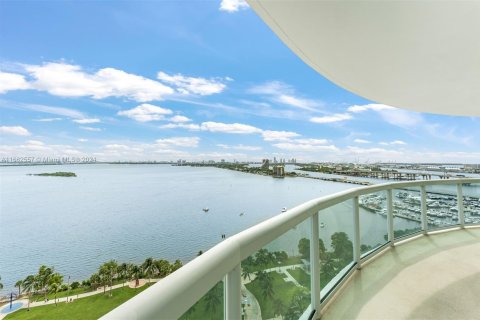 Condo in Miami, Florida, 3 bedrooms  № 1381648 - photo 23