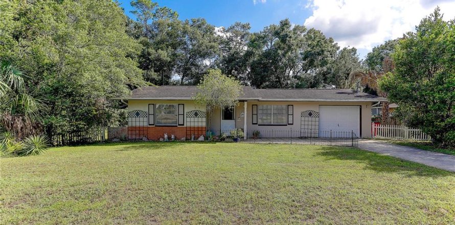 House in Inverness, Florida 2 bedrooms, 90.3 sq.m. № 1384708