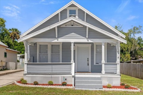 Immobilier commercial à vendre à DeLand, Floride: 4 chambres, 167.97 m2 № 1384731 - photo 1