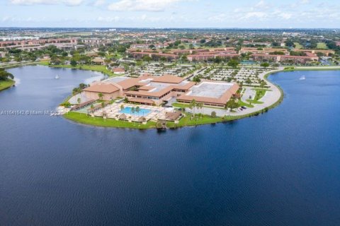 Copropriété à vendre à Pembroke Pines, Floride: 2 chambres, 93.09 m2 № 1332584 - photo 3