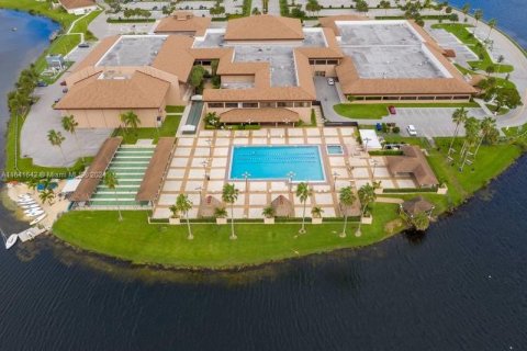 Copropriété à vendre à Pembroke Pines, Floride: 2 chambres, 93.09 m2 № 1332584 - photo 2