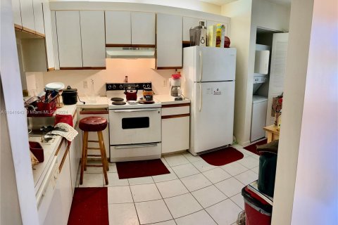 Condo in Pembroke Pines, Florida, 2 bedrooms  № 1332584 - photo 15