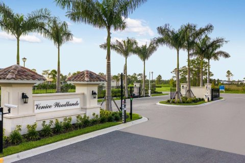 Townhouse in TOLL BROTHERS AT VENICE WOODLANDS in Venice, Florida 3 bedrooms, 222 sq.m. № 183347 - photo 9