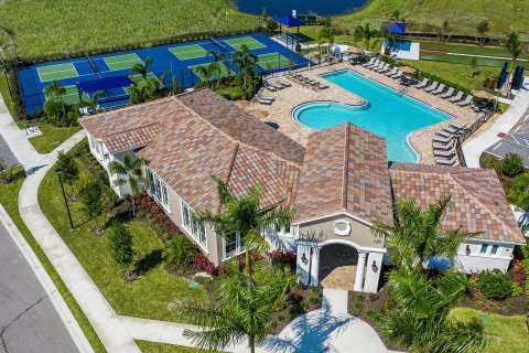 Townhouse in TOLL BROTHERS AT VENICE WOODLANDS in Venice, Florida 3 bedrooms, 222 sq.m. № 183347 - photo 10