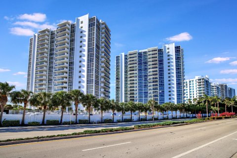 Condo in Fort Lauderdale, Florida, 2 bedrooms  № 1002447 - photo 1