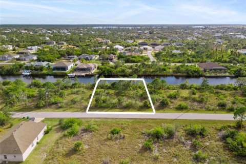 Terreno en venta en Port Charlotte, Florida № 920457 - foto 1