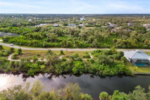 Terreno en venta en Port Charlotte, Florida № 920456 - foto 3