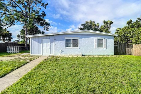 Villa ou maison à vendre à North Port, Floride: 3 chambres, 96.99 m2 № 1300095 - photo 3