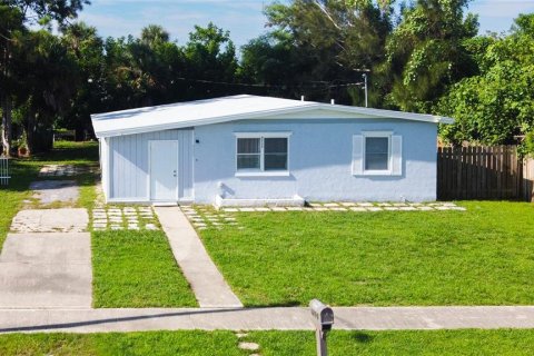 Casa en venta en North Port, Florida, 3 dormitorios, 96.99 m2 № 1300095 - foto 1