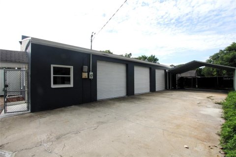 Propiedad comercial en venta en Zephyrhills, Florida № 1301096 - foto 3