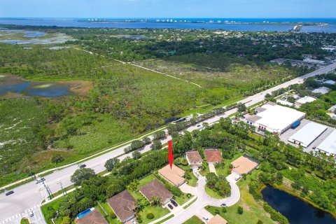 Villa ou maison à vendre à Jensen Beach, Floride: 4 chambres, 227.89 m2 № 870835 - photo 1
