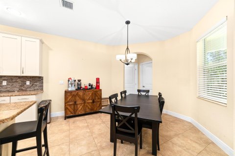 Villa ou maison à vendre à Jensen Beach, Floride: 4 chambres, 227.89 m2 № 870835 - photo 24