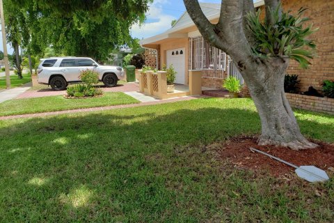 Villa ou maison à vendre à Palm Springs, Floride: 3 chambres, 144.65 m2 № 1151429 - photo 22