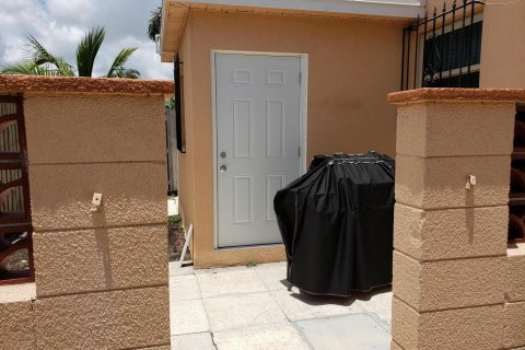 Casa en venta en Palm Springs, Florida, 3 dormitorios, 144.65 m2 № 1151429 - foto 11