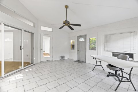 Casa en venta en Palm Bay, Florida, 4 dormitorios, 188.96 m2 № 1151570 - foto 12