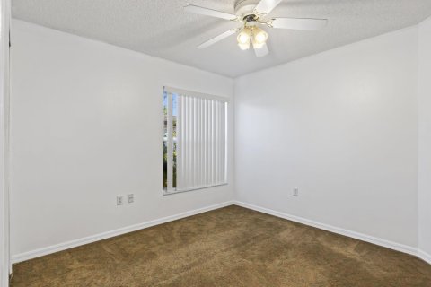 House in Palm Bay, Florida 4 bedrooms, 188.96 sq.m. № 1151570 - photo 20