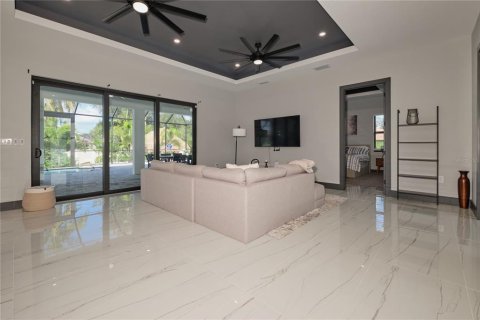 Casa en venta en North Fort Myers, Florida, 3 dormitorios, 192.49 m2 № 1346268 - foto 10