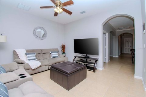 House in Land O' Lakes, Florida 3 bedrooms, 205.96 sq.m. № 1300957 - photo 20