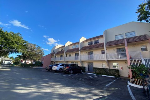 Condominio en venta en Coral Springs, Florida, 3 dormitorios, 133.78 m2 № 855342 - foto 1