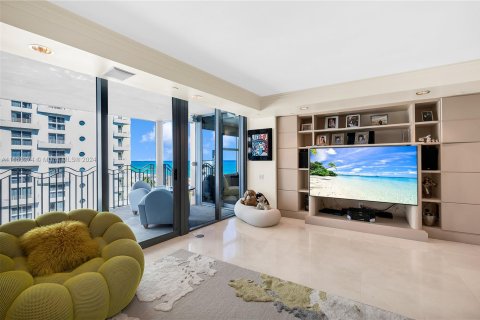 Condo in Miami Beach, Florida, 2 bedrooms  № 1347859 - photo 10