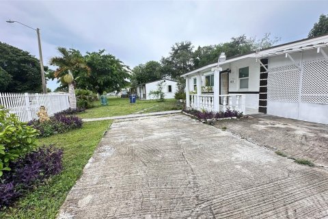 Casa en venta en Miami Gardens, Florida, 5 dormitorios, 121.33 m2 № 1329113 - foto 4