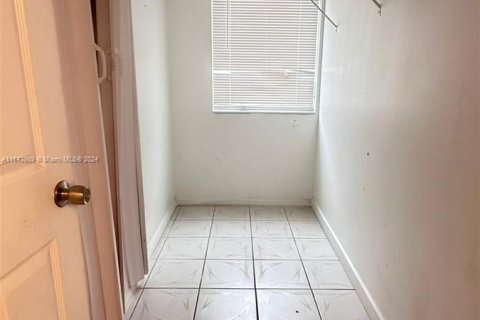 Casa en venta en Miami Gardens, Florida, 5 dormitorios, 121.33 m2 № 1329113 - foto 12