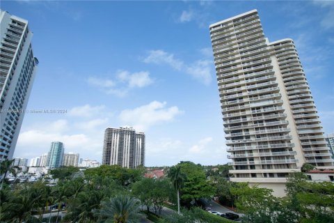 Copropriété à vendre à Aventura, Floride: 2 chambres, 132.39 m2 № 1178754 - photo 9