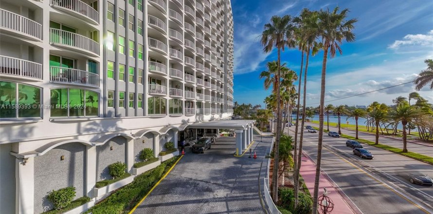 Condominio en Miami Beach, Florida, 1 dormitorio  № 1178798