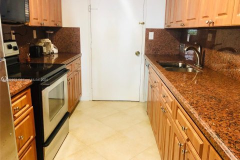 Condo in Miami Beach, Florida, 1 bedroom  № 1178798 - photo 6