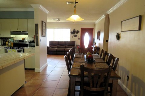 Casa en venta en Miami Gardens, Florida, 5 dormitorios, 175.4 m2 № 1305093 - foto 8