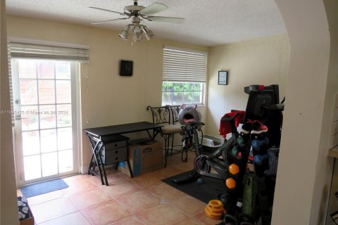 Casa en venta en Miami Gardens, Florida, 5 dormitorios, 175.4 m2 № 1305093 - foto 13