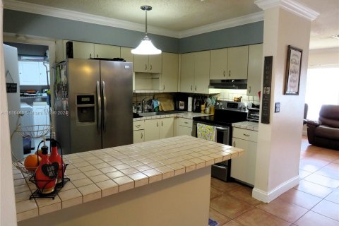 Casa en venta en Miami Gardens, Florida, 5 dormitorios, 175.4 m2 № 1305093 - foto 9