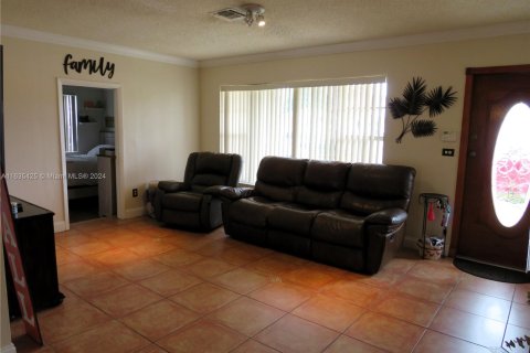 Casa en venta en Miami Gardens, Florida, 5 dormitorios, 175.4 m2 № 1305093 - foto 6