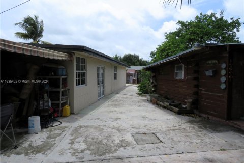 Casa en venta en Miami Gardens, Florida, 5 dormitorios, 175.4 m2 № 1305093 - foto 29