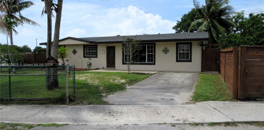 Casa en Miami Gardens, Florida 5 dormitorios, 175.4 m2 № 1305093