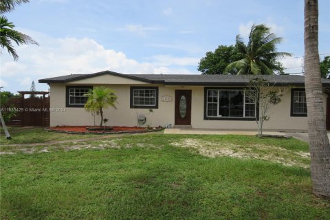 Villa ou maison à vendre à Miami Gardens, Floride: 5 chambres, 175.4 m2 № 1305093 - photo 4