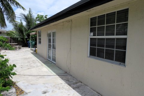 Villa ou maison à vendre à Miami Gardens, Floride: 5 chambres, 175.4 m2 № 1305093 - photo 24