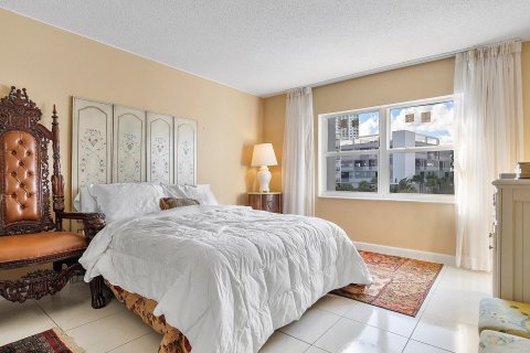 Condo in Hallandale Beach, Florida, 2 bedrooms  № 837483 - photo 28
