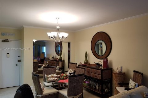 Condominio en venta en Hallandale Beach, Florida, 1 dormitorio, 80.82 m2 № 1011311 - foto 8