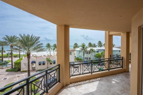 Condo in Hollywood, Florida, 3 bedrooms  № 1384163 - photo 28