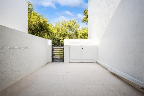 Adosado en venta en Aventura, Florida, 2 dormitorios, 116.13 m2 № 1384211 - foto 11